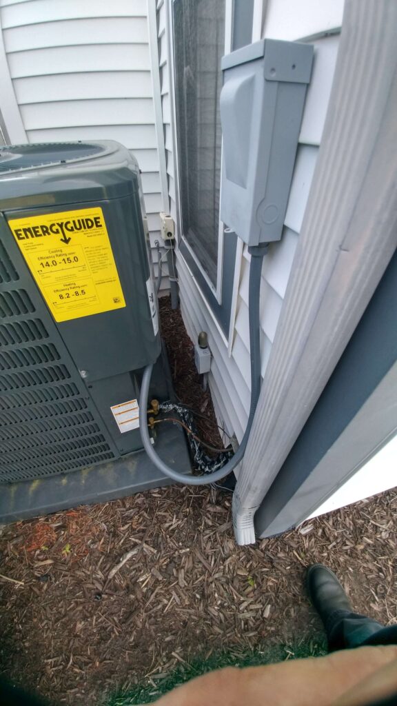 KIMG0749-min Licensed electrician performing electrical panel upgrade in Virginia Beach home.